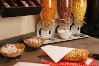Brit Hotel Chambery - breakfast