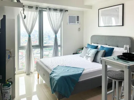 Modern and Homely Condo in Shaw Boulevard Отели рядом с достопримечательностью «Lee Gardens»