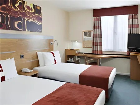 Holiday Inn Express Cardiff Bay