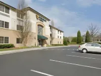 Extended Stay America Select Suites - Atlanta - Perimeter - Peachtree Dunwoody Hotels in Dunwoody