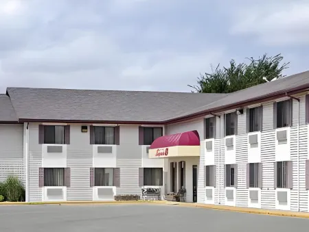 Super 8 by Wyndham Columbus Отели в г. Platte County