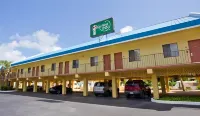 Waterside Suites and Marina Hotels in Key Largo