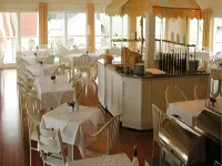 Hotel Vier Jahreszeiten Binz - Adults Only - Aamiainen