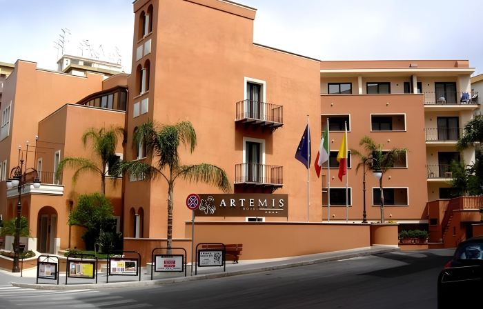 Artemis Hotel