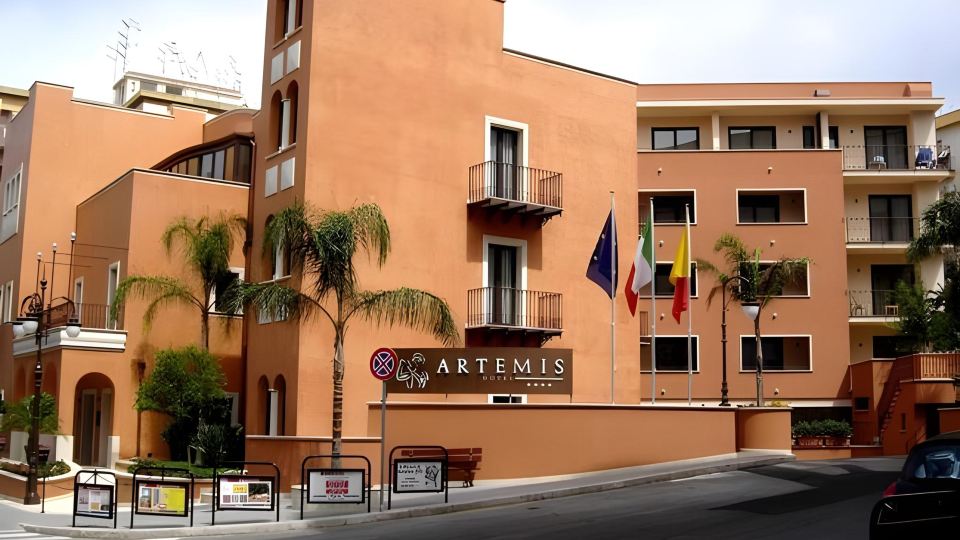Artemis Hotel