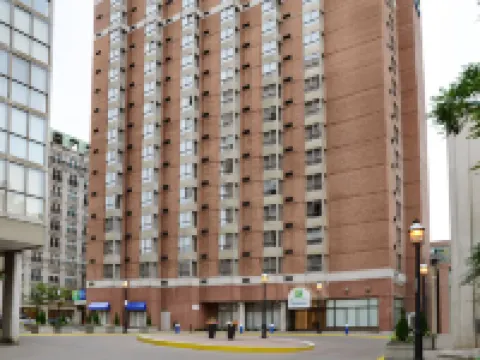 ฮอลิเดย์ อินน์ เอ็กซ์เพรส โตรอนโต - ดาวน์ทาวน์ บาย IHG โรงแรมใกล้Four Seasons Centre for the Performing Arts