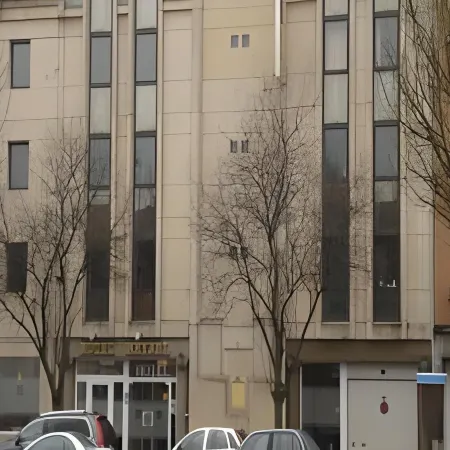 Hotel Expo Отели рядом с достопримечательностью «Станция метро Houba-Brugmann»