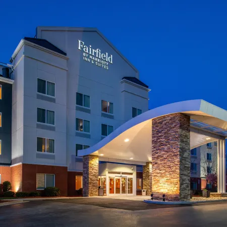 Fairfield Inn & Suites Greensboro Wendover Отели рядом с достопримечательностью «Торговый центр Four Seasons»