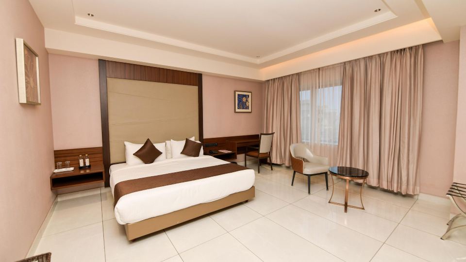 Hotel M Pro Palace Mysore - 12 Minutes to Mysore Palace