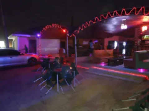 First Laurel Hotel & Suites