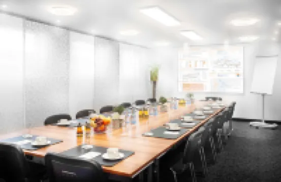 โรงแรมเบสท์เวสเทิร์น เฟเวอริท - ที่มีที่จอดรถ
