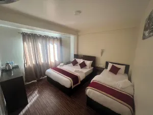 Hotel down to Earth
