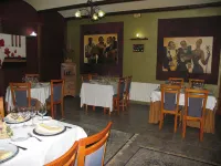 Hotel El Golobar Hotels in La Poblacion