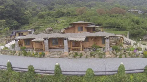Hadong Mud House Island Jin River Pungyeong Pension