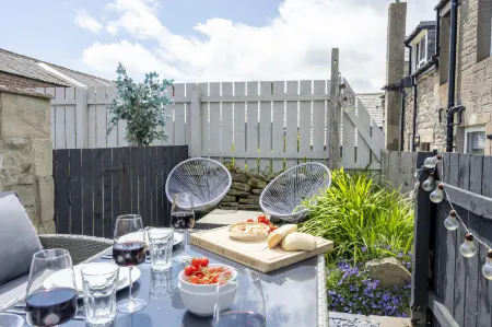 Northern Hideaways St Cuthberts Отели рядом с достопримечательностью «Bamburgh Castle Golf Club»