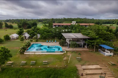 Starling River Resort Отели в г. Дандели