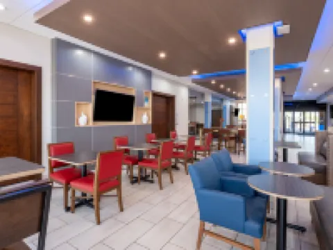 Holiday Inn Express & Suites GILBERT – MESA GATEWAY AIRPORT by IHG Hotels in Gilbert