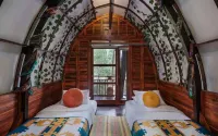 The Lodge Maribaya Hotel dekat Kebun Strawberry