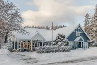 The Larix Hotel Hotels near SmartCentres Cranbrook