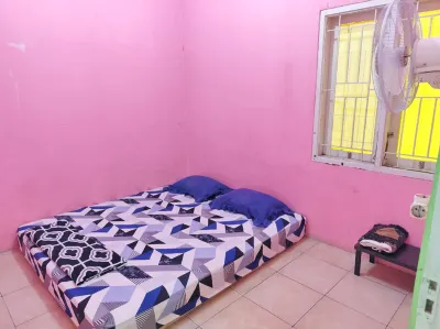 Slamet Homestay Syariah Hotels in Kahuripan