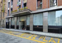 Hotel Plaza Hotels near Museo dell'automobile