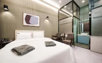 Hotel Hermes at Yongin Everland Station