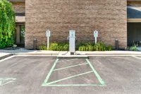 Best Western Okemos/East Lansing Hotel  Suites - parking