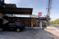 RedDoorz at Rose House Simpang Pemda Medan Selayan Hotels near Mawar Bakery And Swalayan