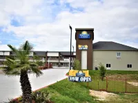 Days Inn & Suites by Wyndham Downtown/University of Houston Hotels near TDECU Stadium