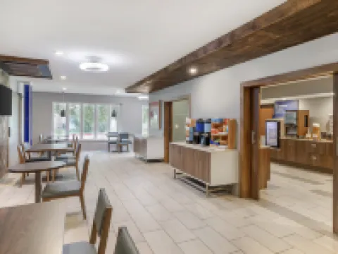 ホリデイ イン エクスプレス & スイーツ アリス by IHG アリスのホテル