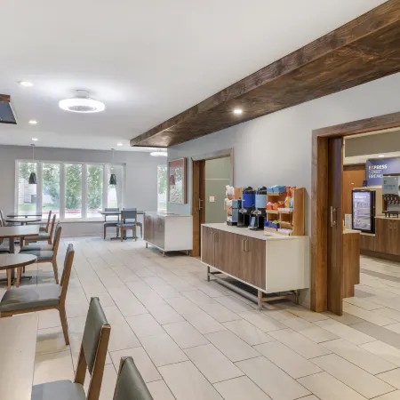 Holiday Inn Express & Suites ALICE by IHG