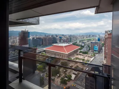 Roaders Plus Hotel Taipei Station