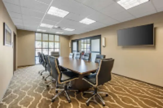 คอมฟอร์ต อินน์แอนด์สวีทส์