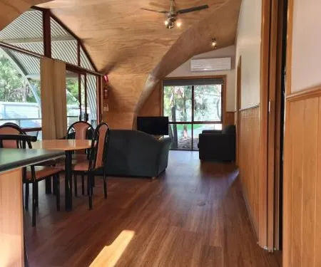 Mallacoota's Shady Gully Caravan Park Отели в г. Орбост