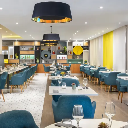 Holiday Inn LONDON - GATWICK AIRPORT by IHG