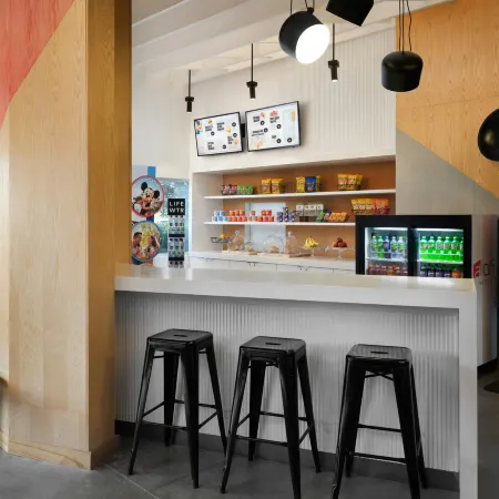 Aloft Orlando Lake Buena Vista Отели рядом с достопримечательностью «Аутлет-центр Orlando Premium Outlets»