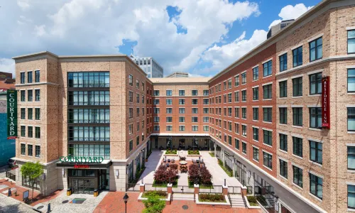 Courtyard Richmond Downtown