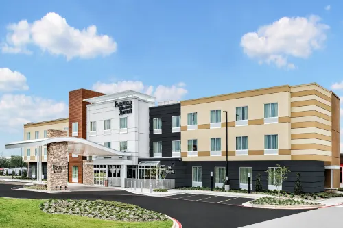 Fairfield Inn & Suites Van Canton Area - parking