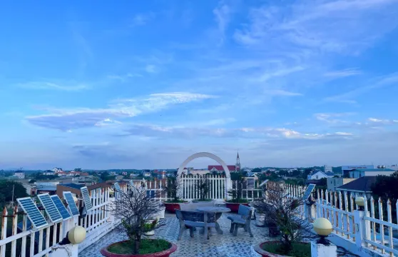 位於艾教的5卧室獨棟房屋-300平方米|帶6個獨立浴室