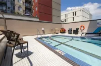 DoubleTree by Hilton Kamloops - Kolam Renang