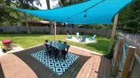 Mid Century Modern home 2 minutes from the beach and trails close to everything!