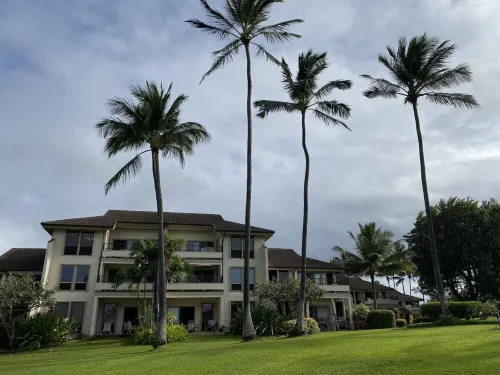 Stunning Ocean View - Steps from the beach - Kahala 623