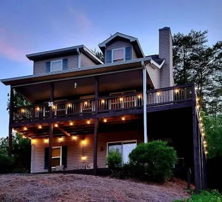 Spacious Mountain Home in Helen Georgia! Innsbruck Community Hot Tub! Fire Pit! فنادق في هيلين