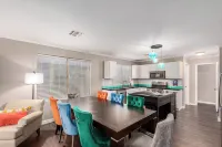 View Fireworks, Restaurants, Stadiums, Heated Pool