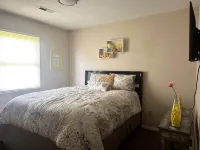 Cozy home! Near downtown, St. Francis, mall, Fort Wayne Children's Zoo and more! Hotels near Northcrest Shopping Center