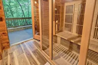 Modern Cabin with Great Views Close to Downtown Clayton