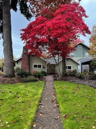 Charming 2-bedroom cottage in the heart of Salem