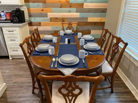 Cozy Unit with Patio Retreat Отели в г. Тилер