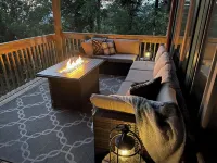 WALK TO SLOPES.  Make memories at Deerwoods, a traditional Mountain Lodge.