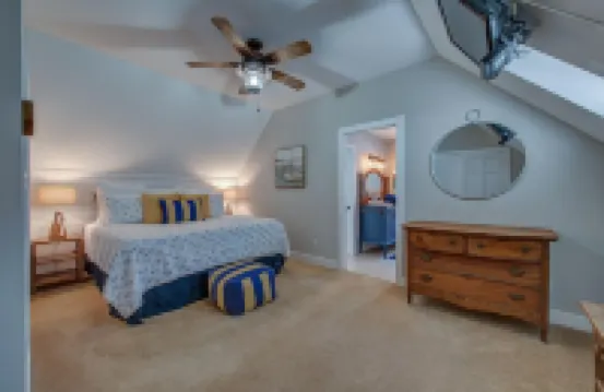 The Regatta-Waterfront Gem with Breathtaking Views & Guest House